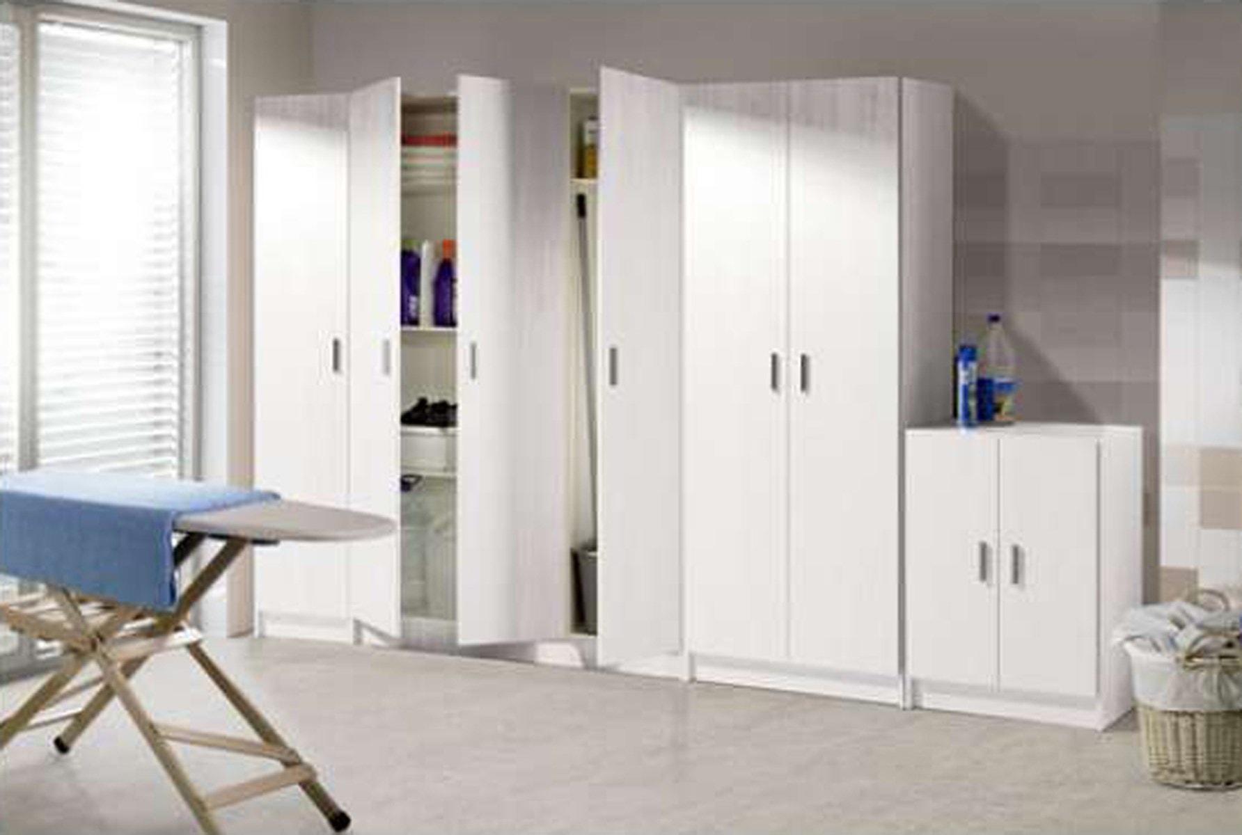 Armoire polyvalente pour placard, armoire à balais avec 2 portes battantes  et 3 étagères, cm 80x37h182, couleur ciment et blanc 8052773738002 -  Conforama