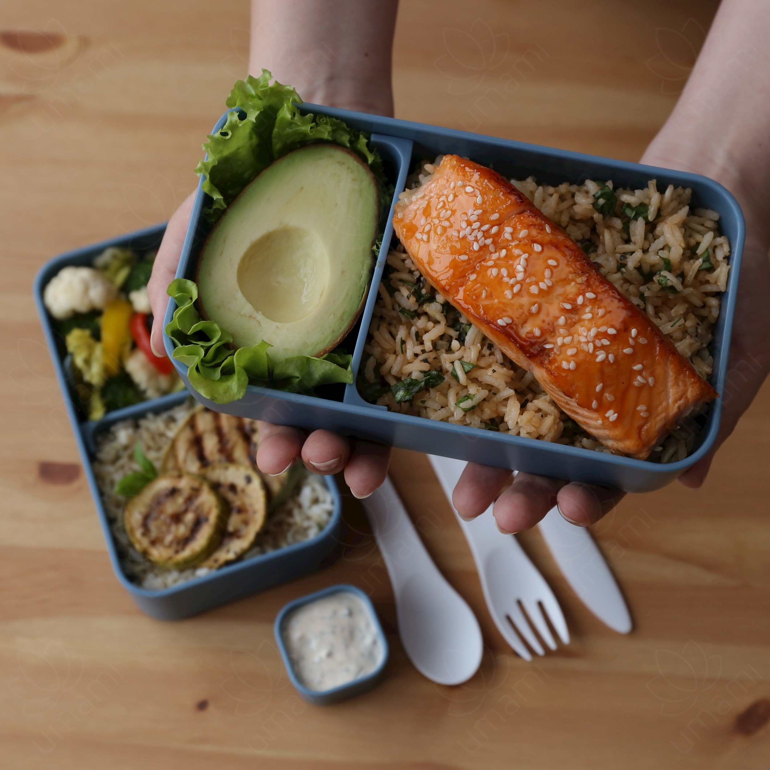 Lunch Box Bento Japonaise Premium + 3 Couverts Solides + 1 Pot À Sauce