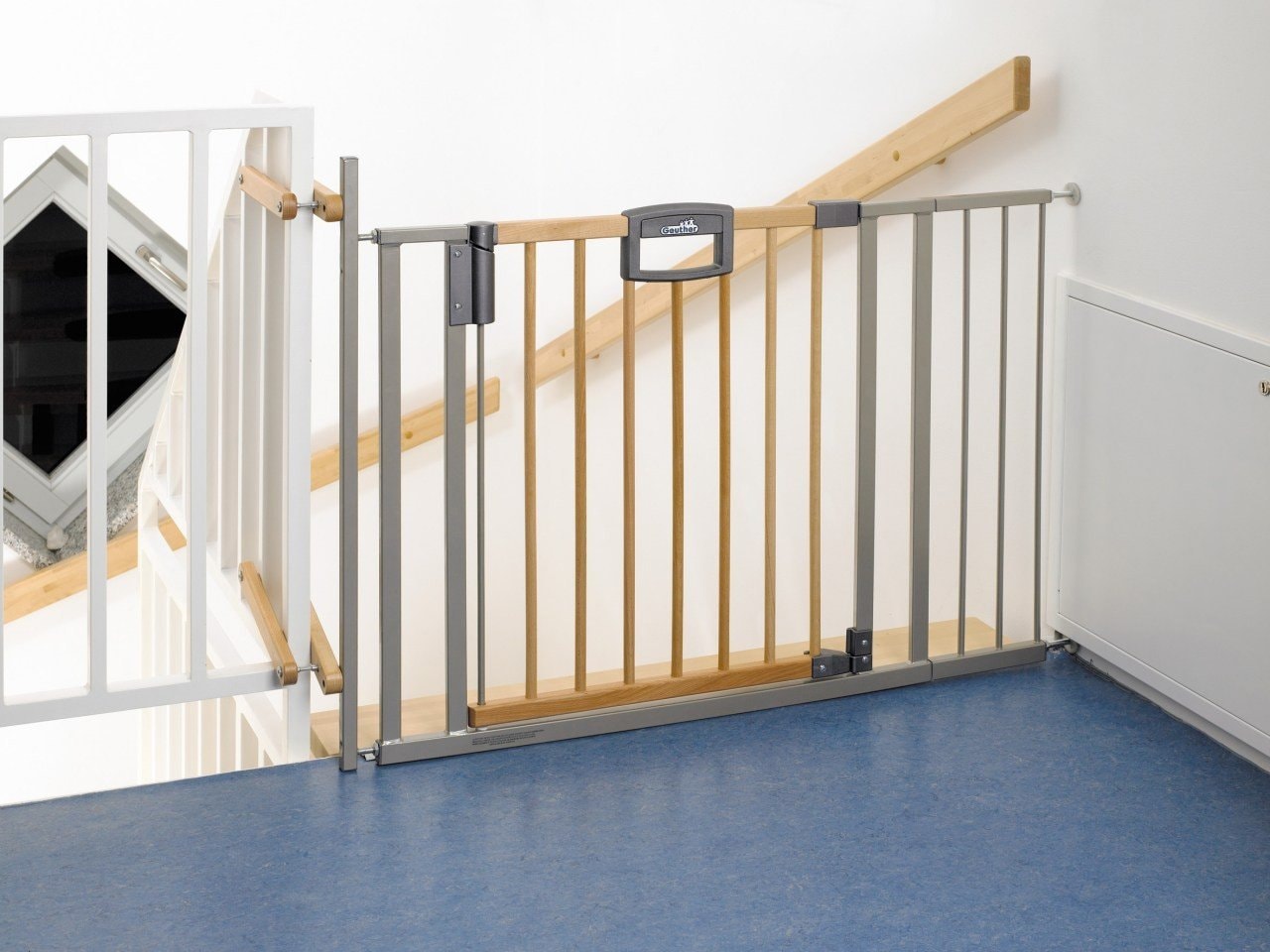 Geuther - Barrière d' escalier 2733/2735 pour ouvertures de 67 à 135 cm en  bois