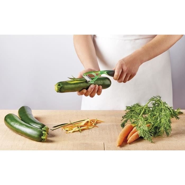 Eplucheur julienne de légumes ou fruits vert lame en inox ELIOS