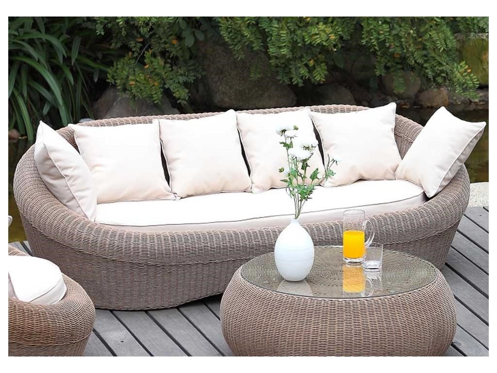 Salon de jardin en résine tressée caramel: canapé, 2 fauteuils et table
