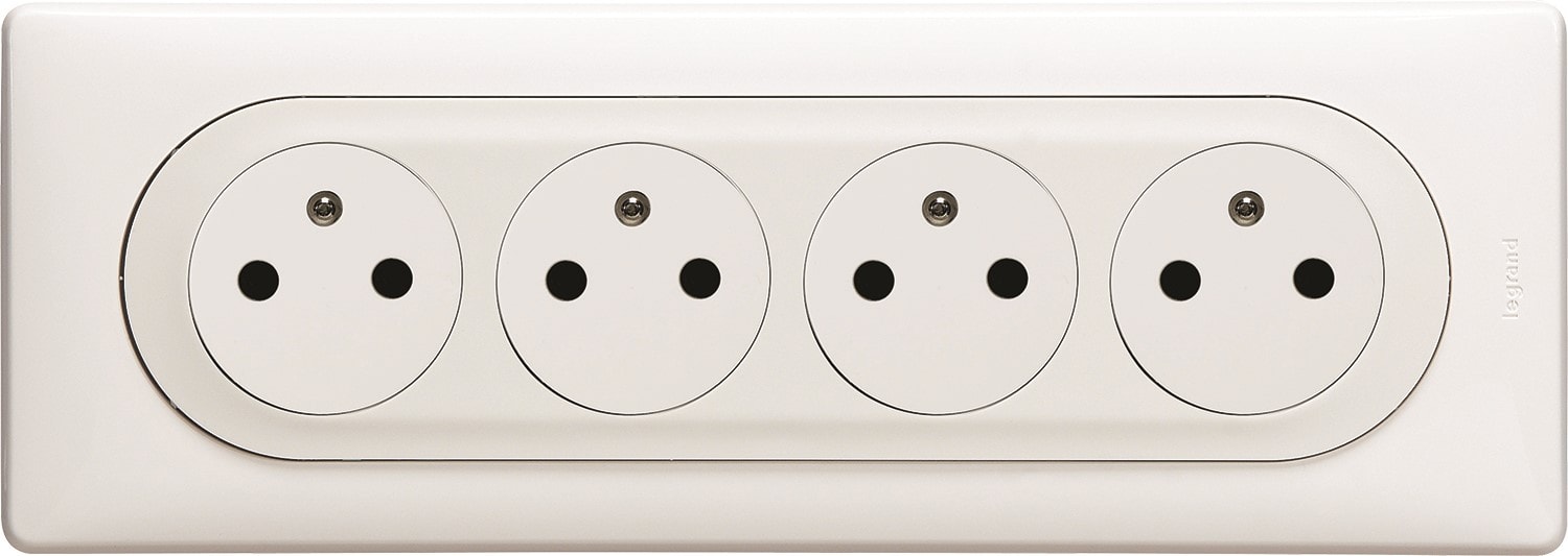 Quadruple prise de courant affleurante 2p+t 16a avec boîte d